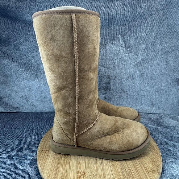 UGG Classic Tall II Boots Womens Size 8 Chestnut Suede Sheepskin Shearling Warm - Picture 1 of 12